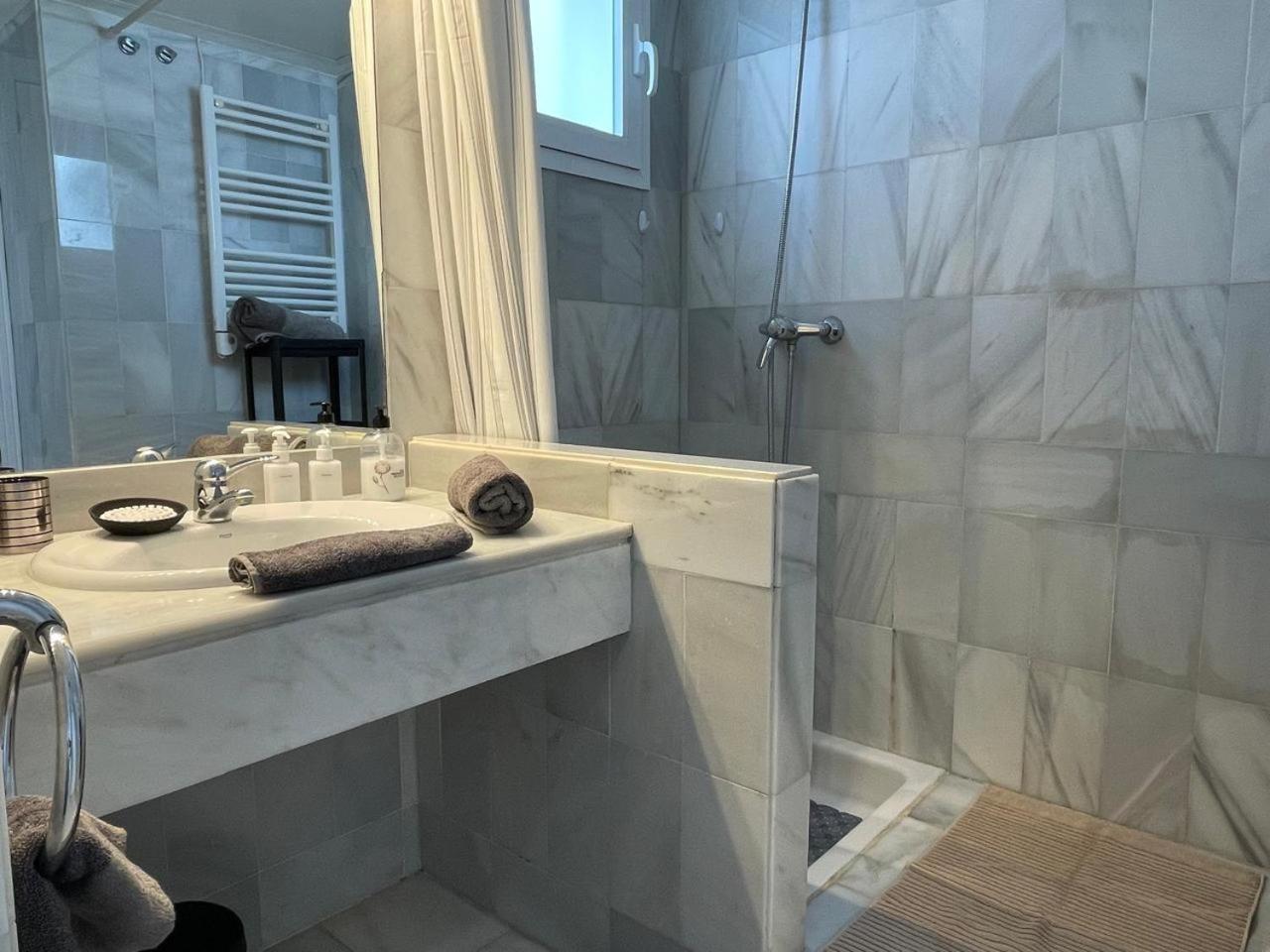 Beautiful 2 Bedroom In Puerto Banus ! Apartment *
