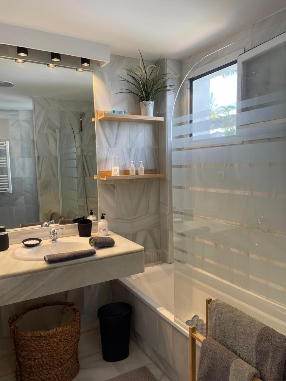 Beautiful 2 Bedroom In Puerto Banus ! Apartment Marbella
