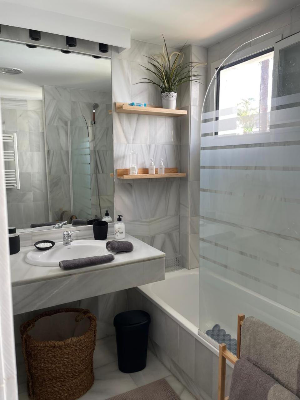 Apartment Beautiful 2 Bedroom In Puerto Banus ! Marbella