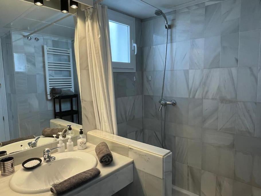 Apartment Beautiful 2 Bedroom In Puerto Banus ! Marbella