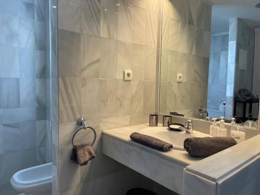Apartment Beautiful 2 Bedroom In Puerto Banus ! *